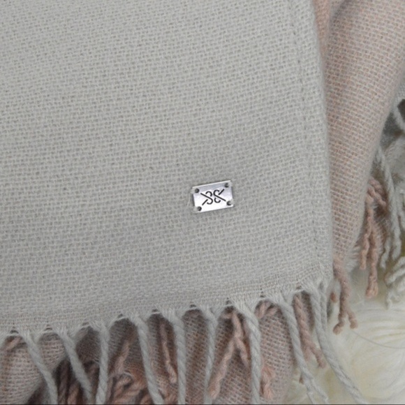 SOIA & KYO Soft Acrylic Wrap Poncho Shawl, Color Block Blush & Cream - One Size - Picture 6 of 11